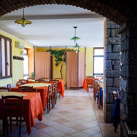 Agriturismo Le Vigne Ducali Mandas ภายนอก รูปภาพ